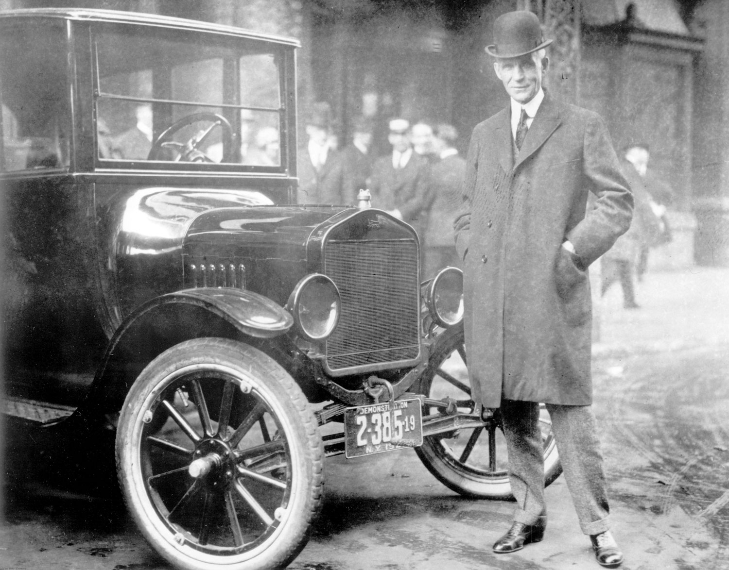 Henry-Ford-With-Model-T