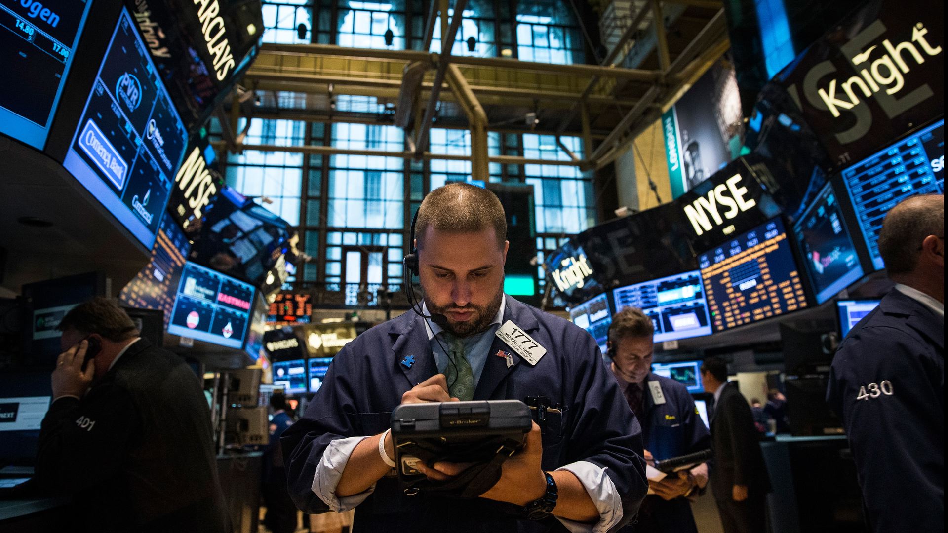 stocks-trading-floor
